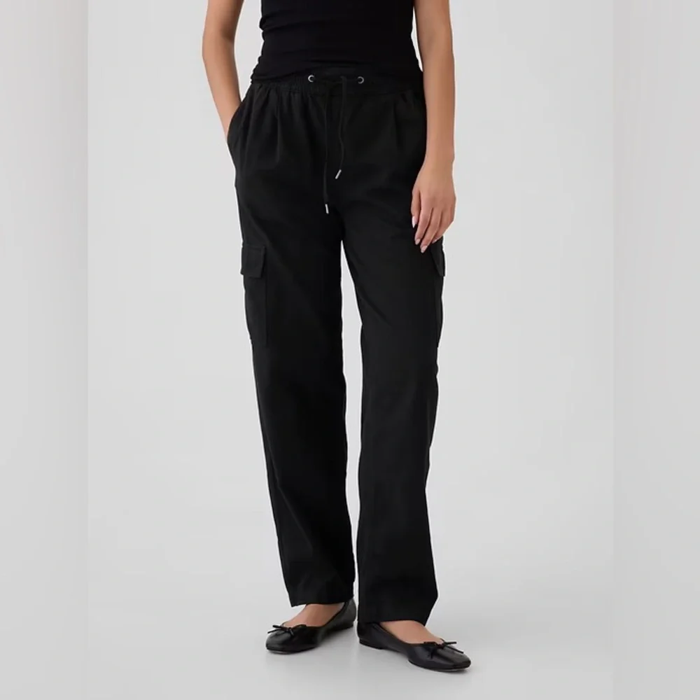NWT! GAP Black Easy Cargo Pants - Size Medium Petite 🩷 #522920 - Picture 2 of 11
